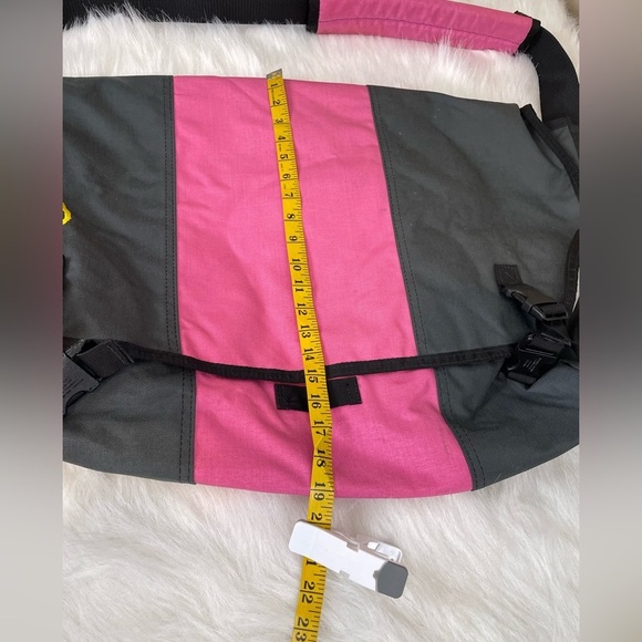 Timbuk 2 Large Pink and Gray Messenger Bag - Picture 5 of 12